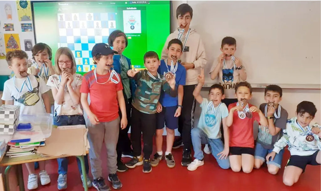 O alumnado de xadrez sae nunha noticia que publica La Voz de Galicia